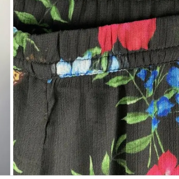 Georgette fully lined floral pull on capris - Picture 3 of 5